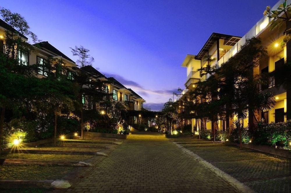 Parkside Denbukit Residence & Suite Jimbaran Exterior photo