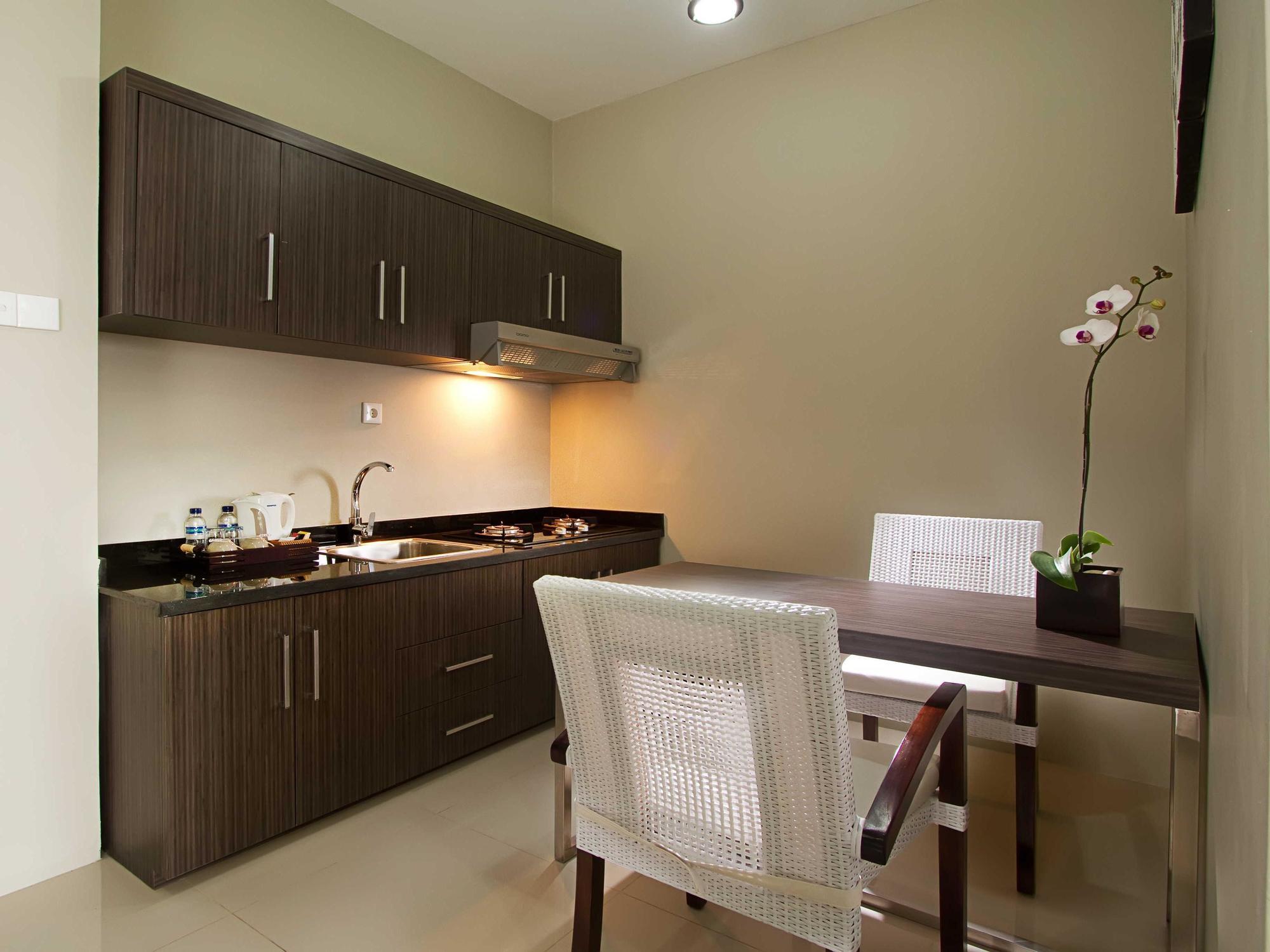 Parkside Denbukit Residence & Suite Jimbaran Exterior photo