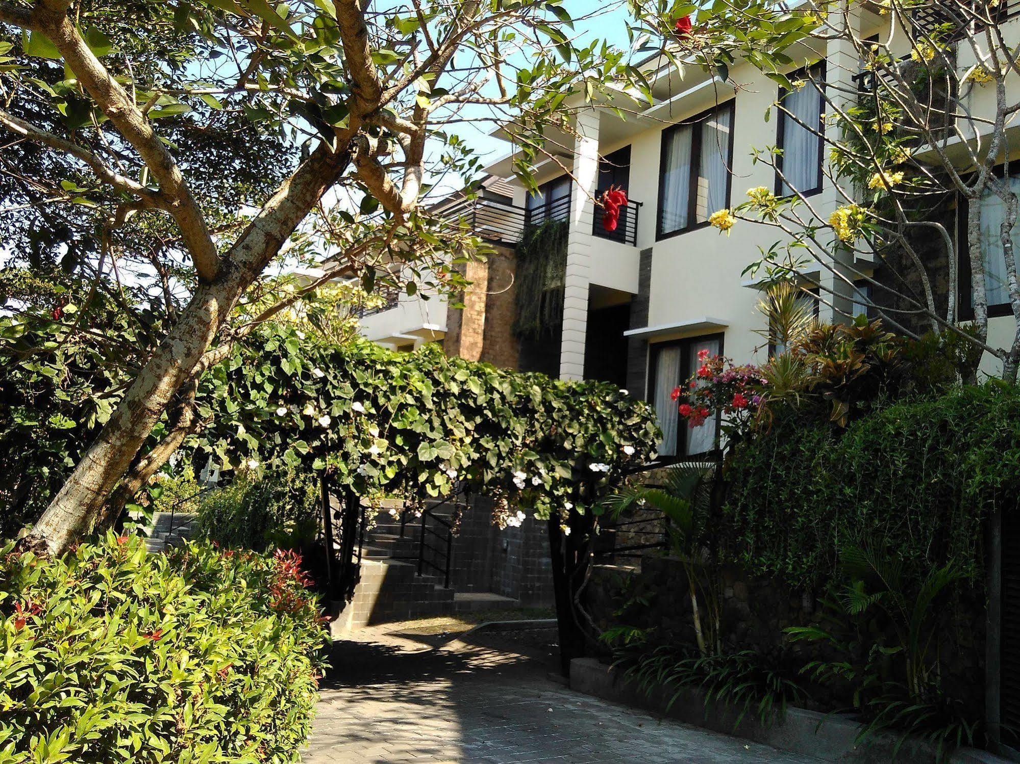 Parkside Denbukit Residence & Suite Jimbaran Exterior photo