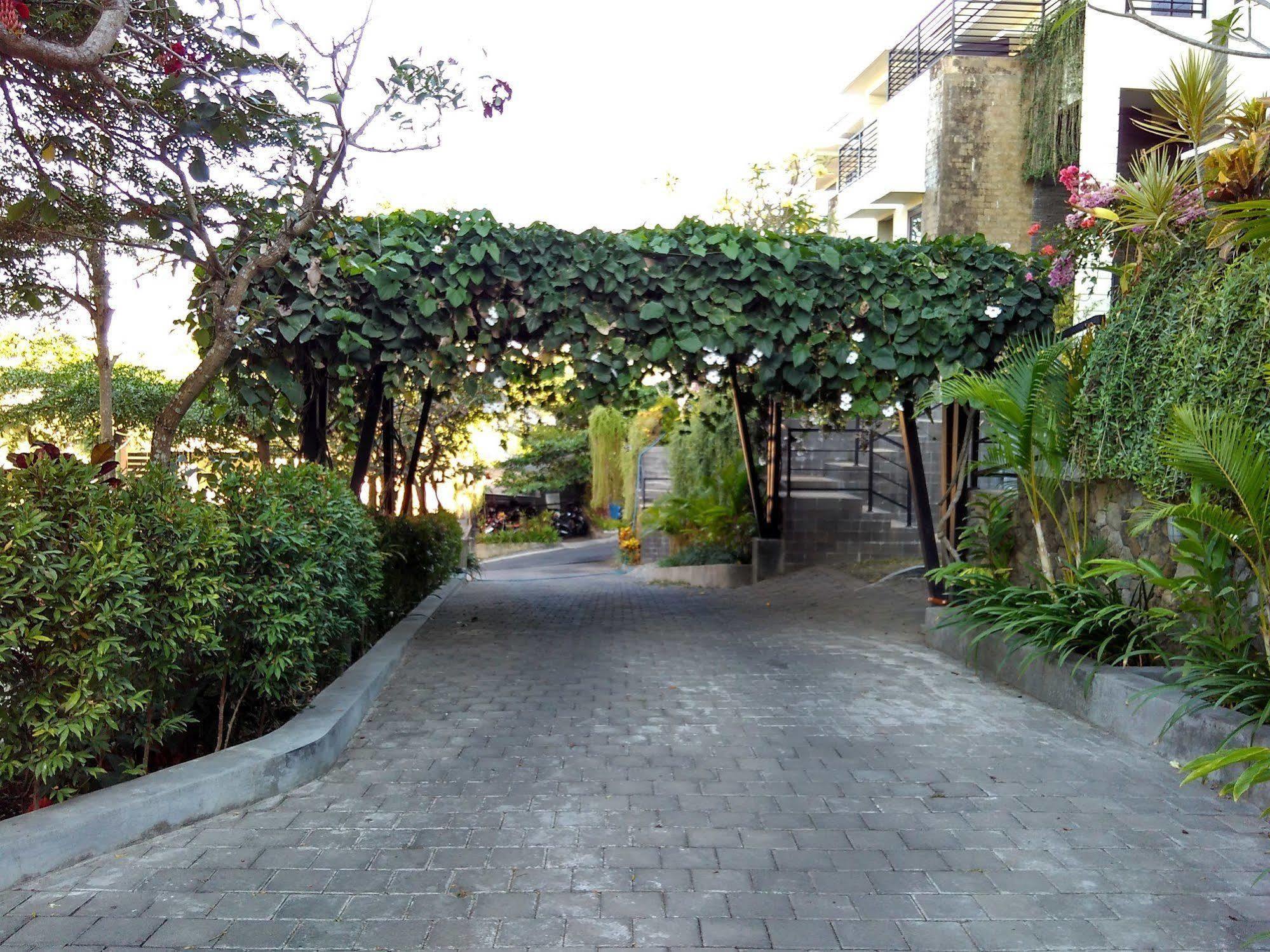 Parkside Denbukit Residence & Suite Jimbaran Exterior photo